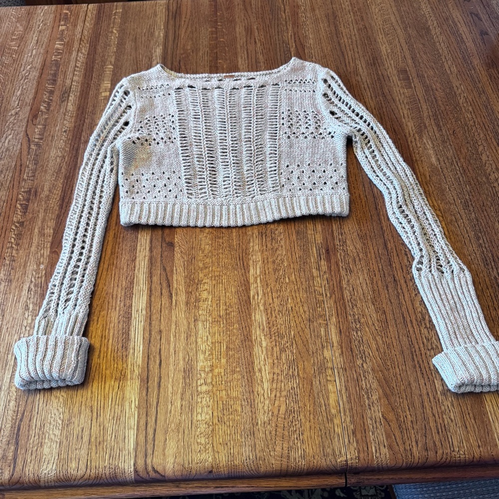 FREE PEOPLE women’s cropped sweater top, estimated size small
